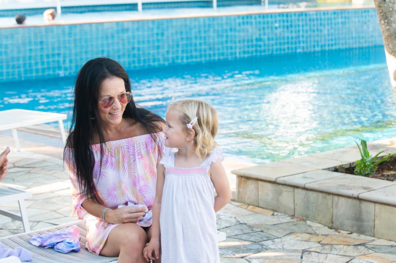 Hotel The Capital Zimbali à Ballito Extérieur photo A mother and her daughter
