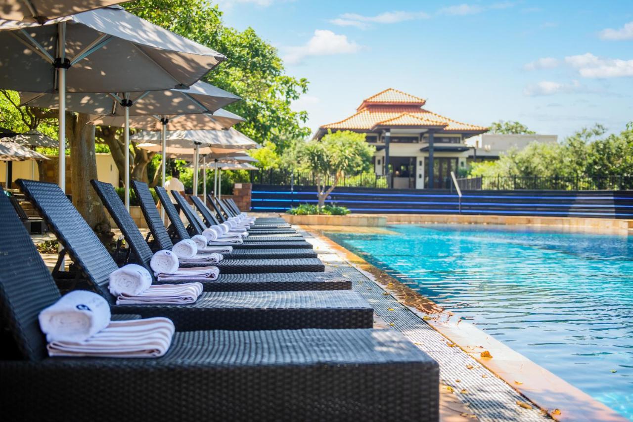 Hotel The Capital Zimbali à Ballito Extérieur photo The swimming pool at the hotel