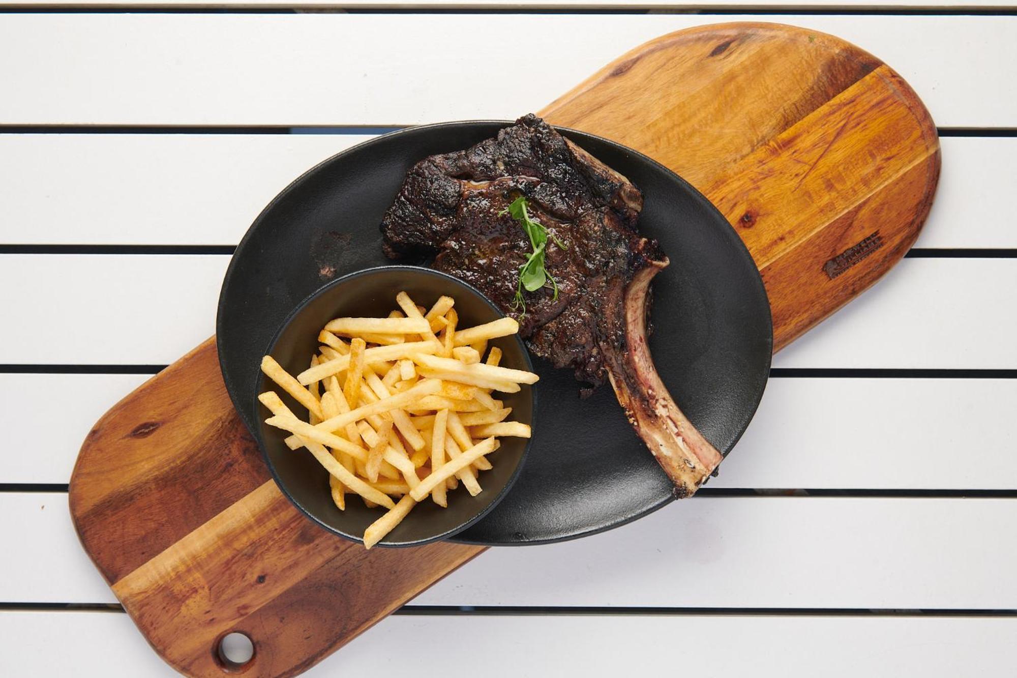 Hotel The Capital Zimbali à Ballito Extérieur photo A steak and chips meal