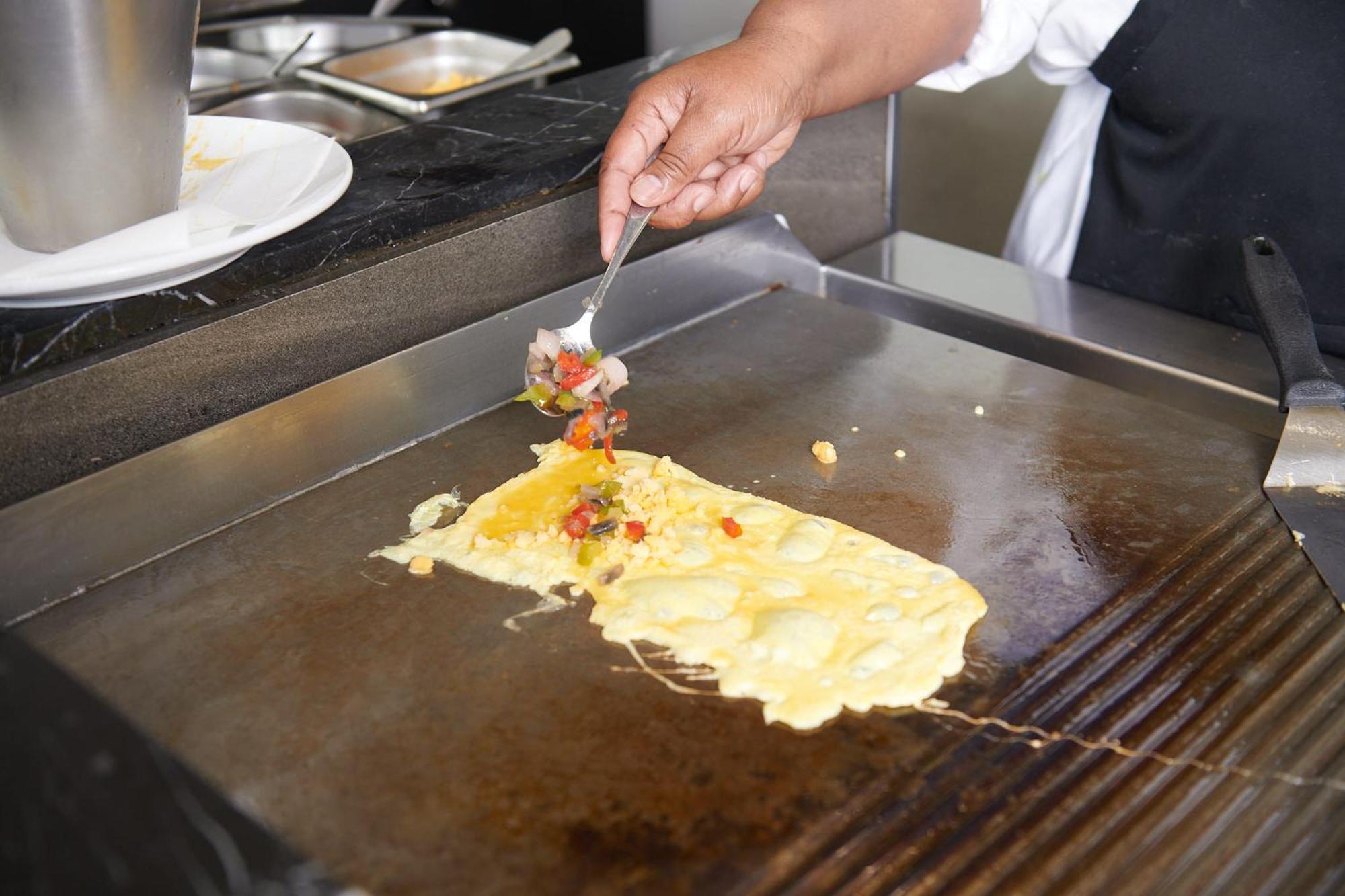 Hotel The Capital Zimbali à Ballito Extérieur photo Preparation of an omelette